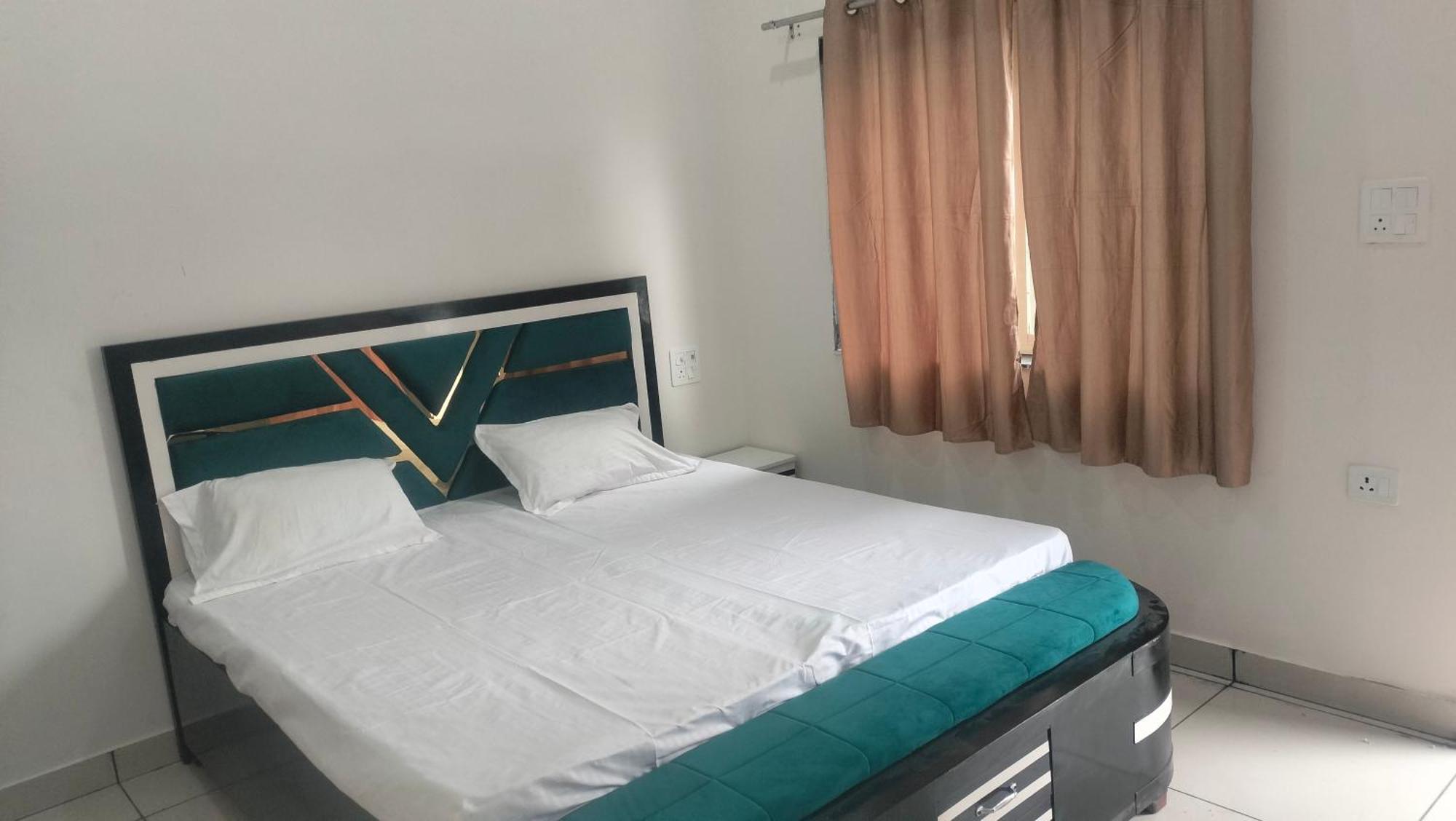 Maa Gayatri Dham Hotel วรินดาวัน ภายนอก รูปภาพ